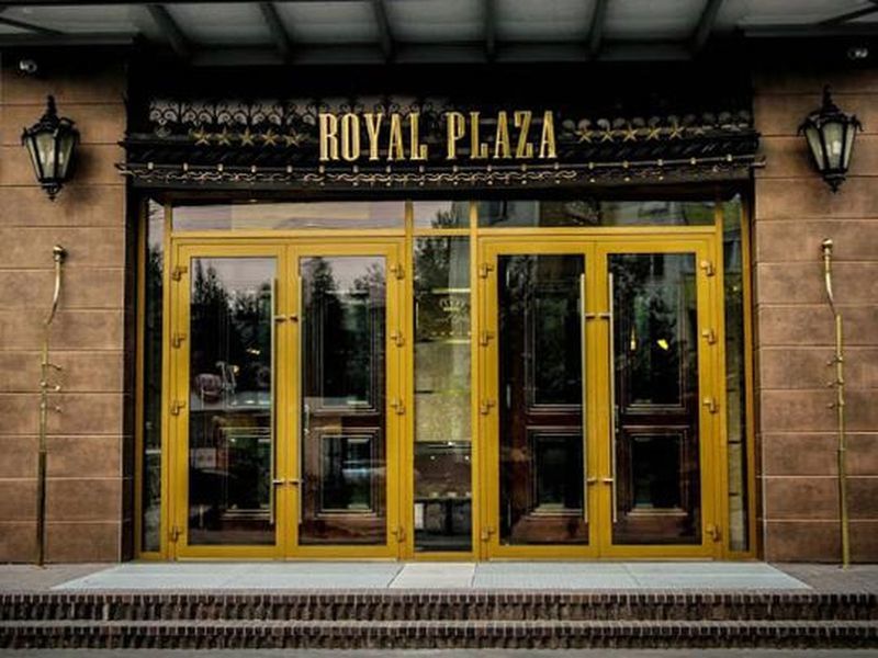 Royal Plaza Hotel Neftejoegansk Buitenkant foto